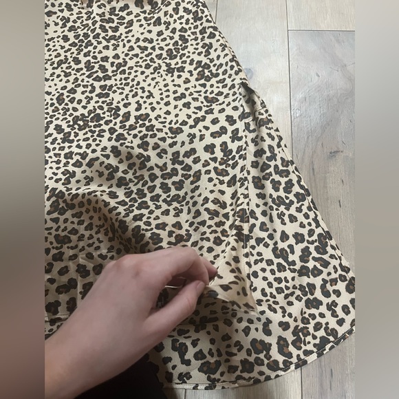 COPY - Abercrombie & Fitch satin skirt - Picture 3 of 4